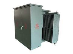 Transformator yang terendam minyak dengan tiga fase