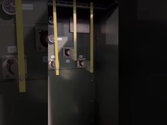 Transformator yang terendam minyak dengan tiga fase