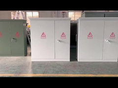 Transformator yang terendam minyak dengan tiga fase